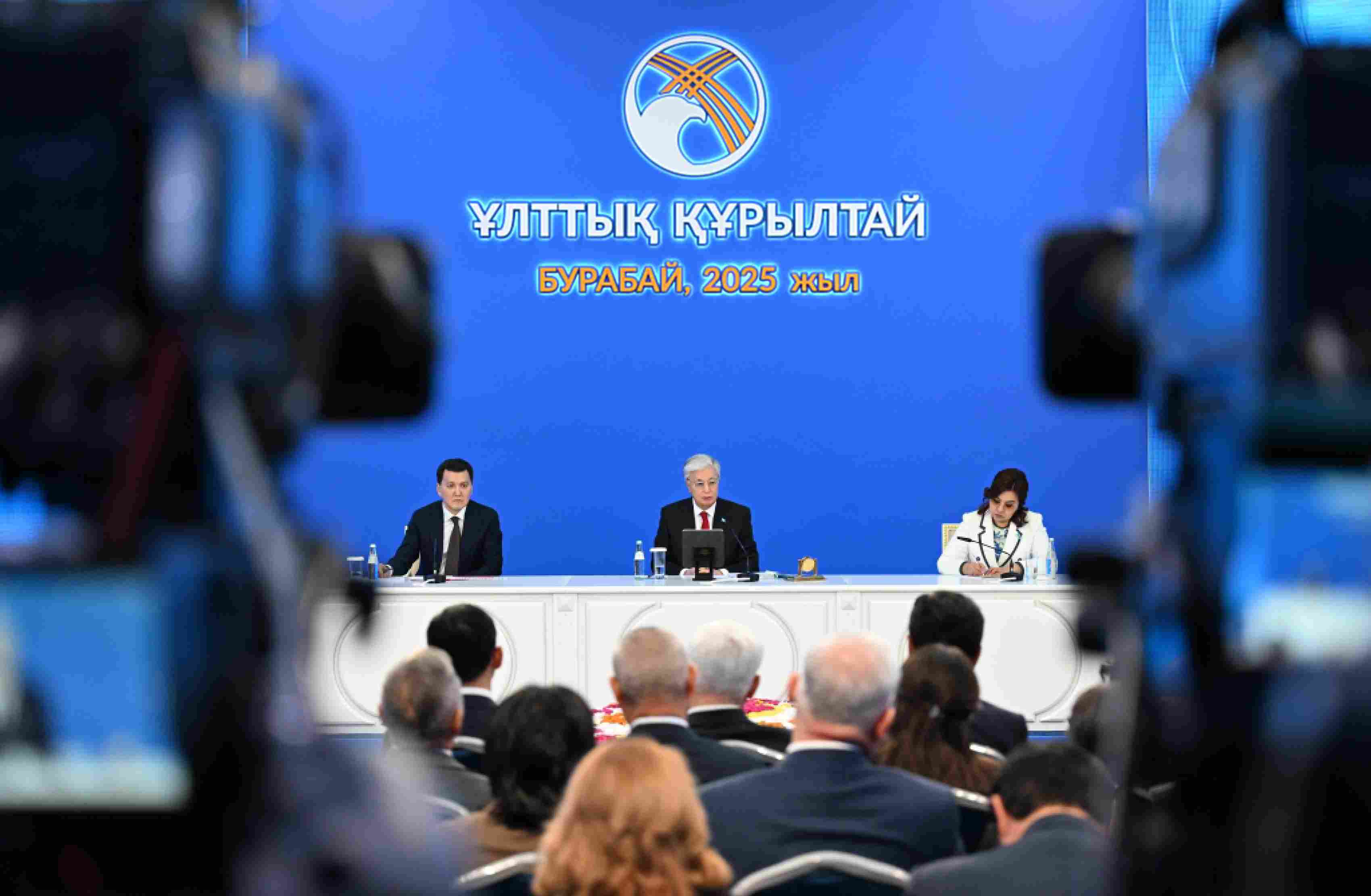 Власть и общество. От недоверия к диалогу