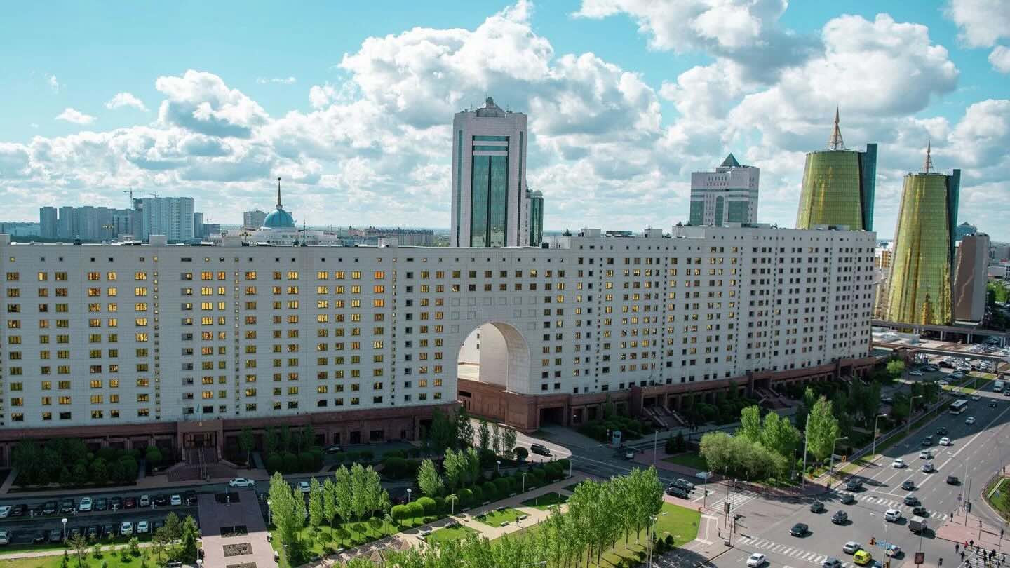 Люди полагают, будто перемены происходят за одну ночь — политолог